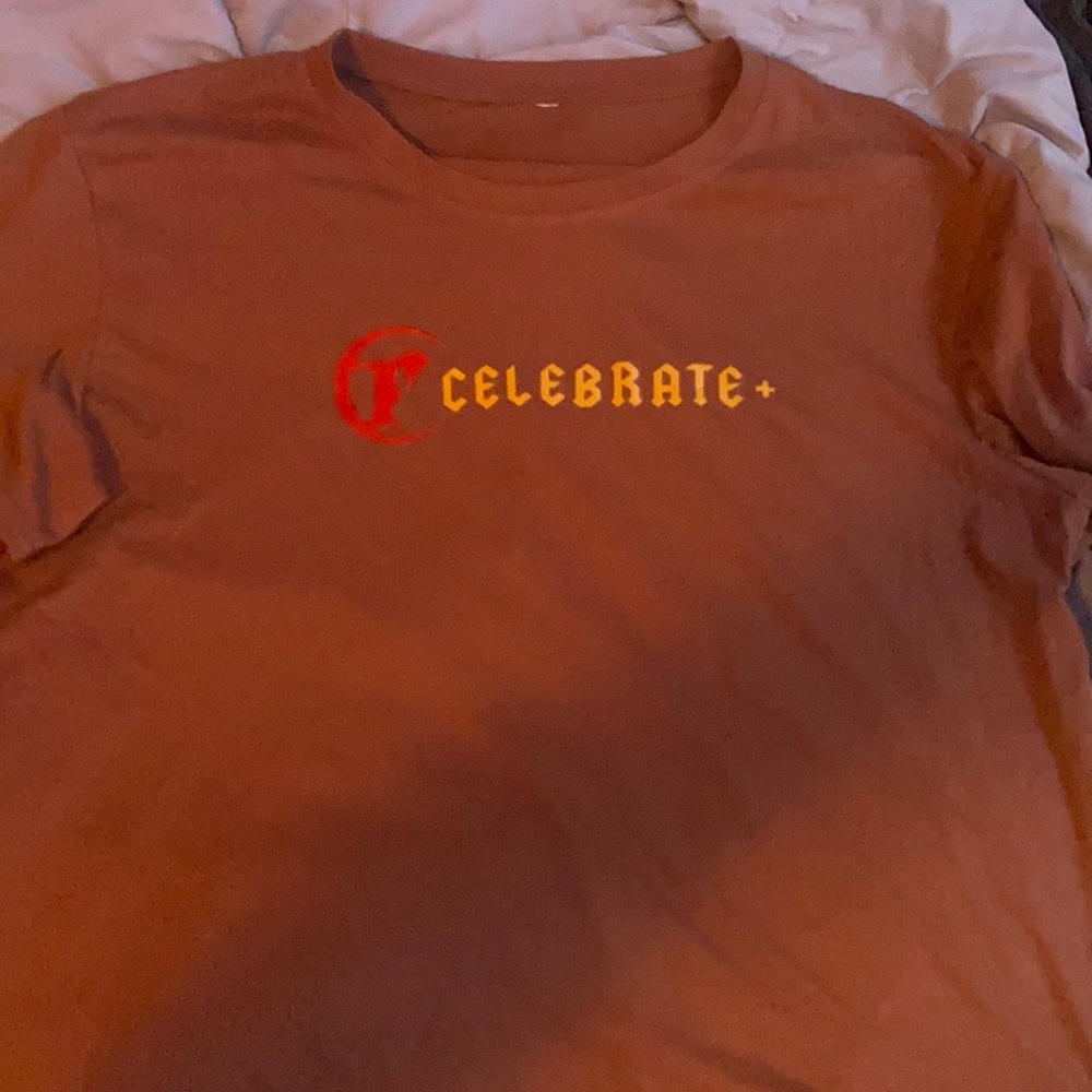 Tiger design tan shirt. Super awesome design!